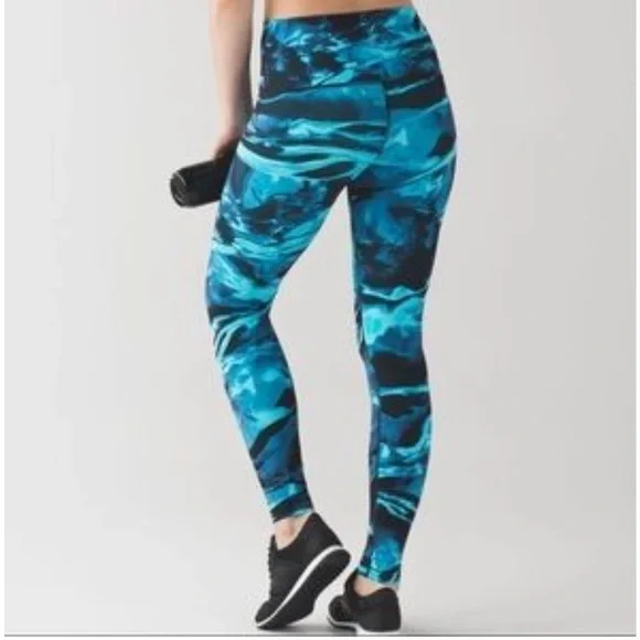 lululemon athletica Blue Patterned Leggings - Picture 10 of 16
